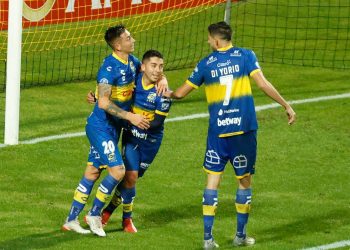 Everton derrotó 2-0 a Ayacucho en Perú y aún mantiene la esperanza de mantenerse en la Copa Sudamericana