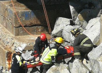 Pareja muere tras caer a roqueríos en el paseo Wheelwight de Valparaíso