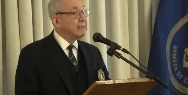 Ex comandante en jefe de la Armada es denunciado por sedición tras dichos sobre “enemigo interno”