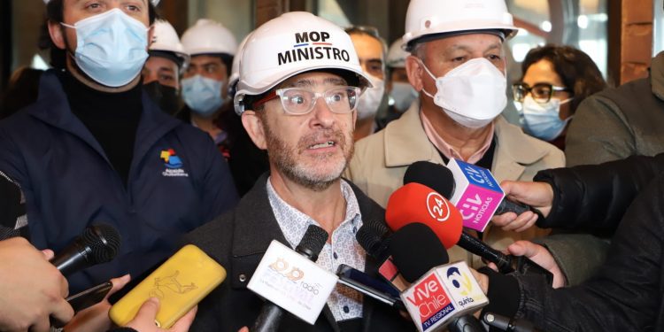 Ministro del MOP confirma que los ascensores porteños serán entregados a la comunidad en agosto, uno de ellos el Concepción