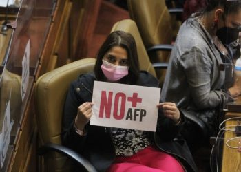 Diputados comunistas denuncian a AFP Cuprum por campaña en contra de proceso constituyente
