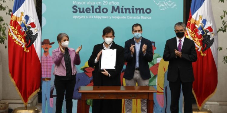 Reajuste del sueldo mínimo fue promulgado