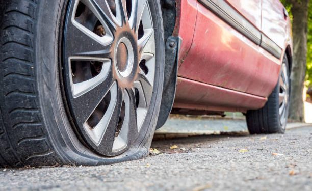 Alertan sobre nuevo modo de operar en Viña: banda intenta convencer que la rueda de un auto está con problemas para aplicar abordazo