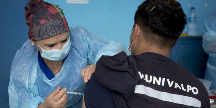 Municipio de Valparaíso reforzará este fin de semana las campañas contra la influenza y COVID-19