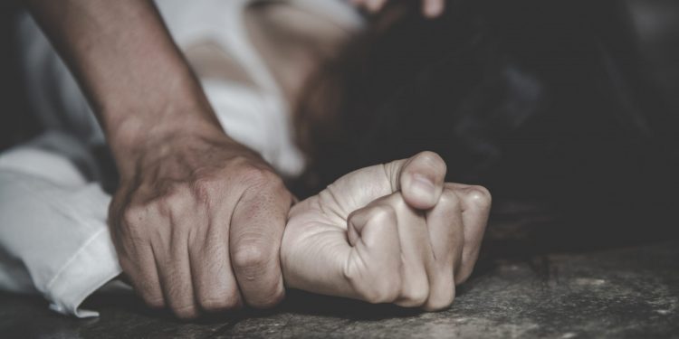 Con arresto domiciliario quedó imputado por violación grupal contra mujer en Valparaíso