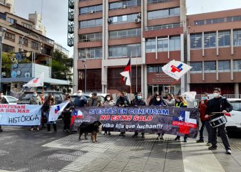 Gobernador Rodrigo Mundaca compromete apoyo a funcionarios de la salud por caso de intoxicados en Loncura