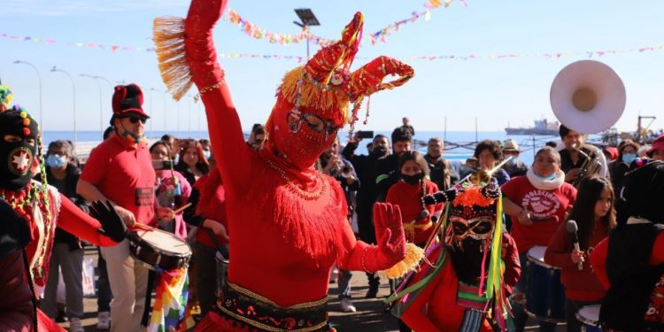 Con procesión desde el cerro Placeres: celebran Fiesta de San Pedro en Caleta Portales