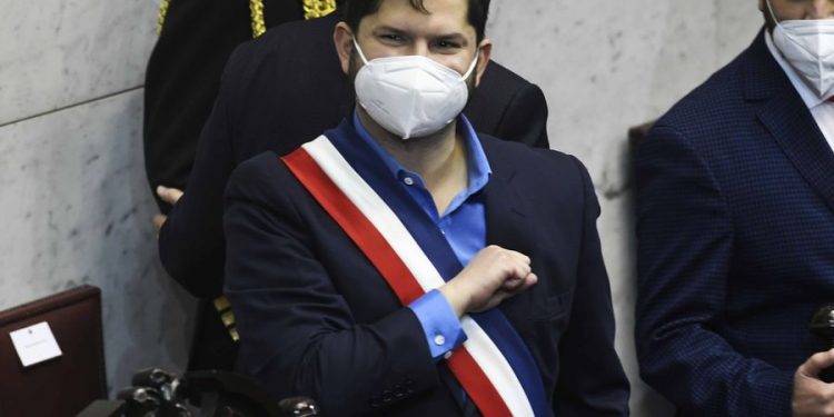 Gabriel Boric compromete pensión básica de $250 mil