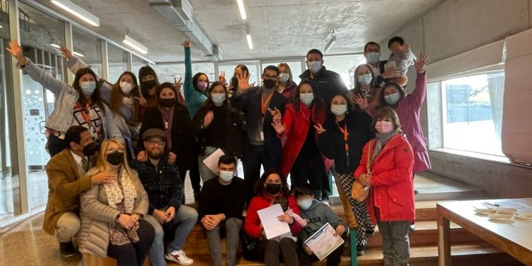 Mejor Niñez Valparaíso entrega reconocimiento a familias de acogida de la región