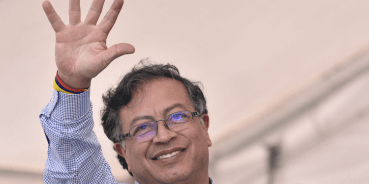 Alcalde Sharp y el nuevo presidente de Colombia: «Una vez más, en América Latina, serán los proyectos de izquierda los que tendrán que dar respuestas a un mundo en crisis»