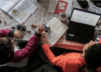 Dirección del Trabajo afirma que las empresas, por ley, deberán facilitar a los padres el sistema de teletrabajo durante las tres semanas de vacaciones escolares