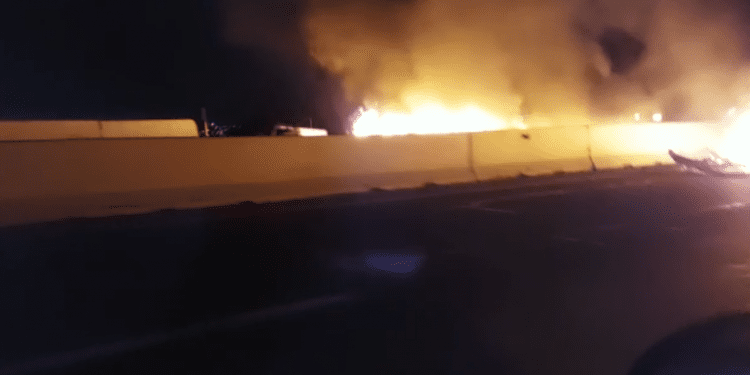 Último minuto / Barricadas en la vía Las Palmas, a la altura del «barco de papel», en Viña del Mar