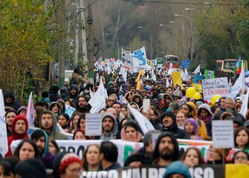 Estudiantes de la casa central de la Universidad de Valparaíso se mantienen en paro indefinido y basan en cuatro ejes su movilización