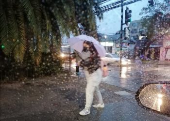 Lluvia cae en distintas comunas de la Región de Valparaíso