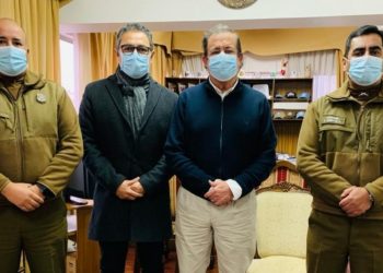 Carabineros de la Prefectura Viña del Mar se reúnen con el presidente regional de Aduanas