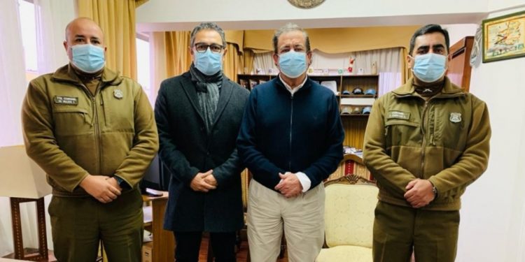 Carabineros de la Prefectura Viña del Mar se reúnen con el presidente regional de Aduanas