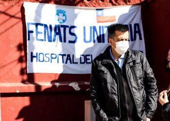 Diputados Celis y Lagomarsino se reunieron con trabajadores del Hospital del Salvador, tras denuncias del Ministerio de Salud sobre supuestas torturas