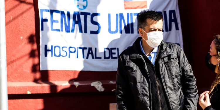 Diputados Celis y Lagomarsino se reunieron con trabajadores del Hospital del Salvador, tras denuncias del Ministerio de Salud sobre supuestas torturas