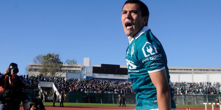 Confirmado: Carlos Muñoz se realiza revisión médica y firma mañana su retorno a Santiago Wanderers