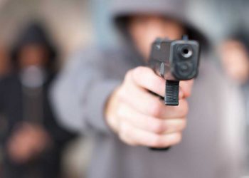 Cuatro sujetos armados asaltan sucursal de Entel de Valparaíso: sustrajeron equipos y dinero