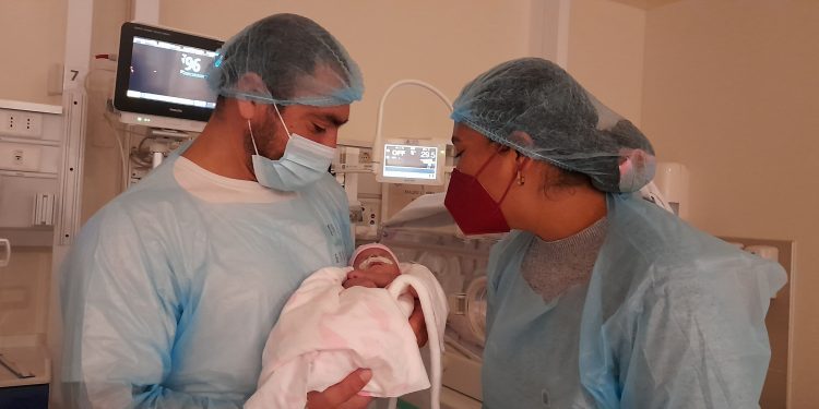 Pesó apenas 450 gramos al nacer en el Hospital Gustavo Fricke y sobrevivió por el eficaz tratamiento de la Unidad de Neonatología