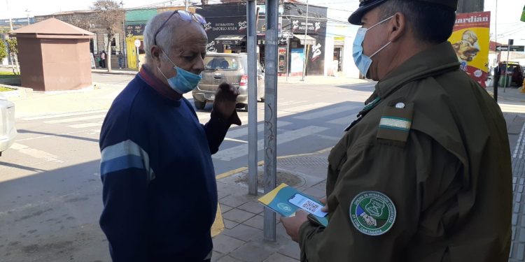 Efectivos de Carabineros se desplazan por Cartagena para incentivar la entrega voluntaria de armas de fuego
