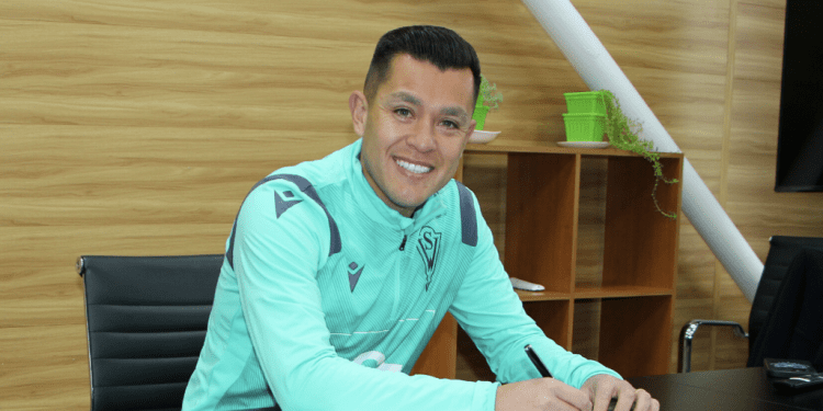 Santiago Wanderers oficializó el retorno del goleador Carlos Muñoz