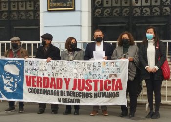 Autoridades regionales entregan carta a la Armada para concretar retiro de estatua del exalmirante Merino del Museo Marítimo