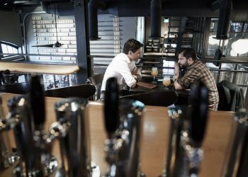 Diputado Durán ofrece pañuelos a Boric y el alcalde de Valparaíso no trepida en defender al Presidente: «Es la derecha en decadencia»