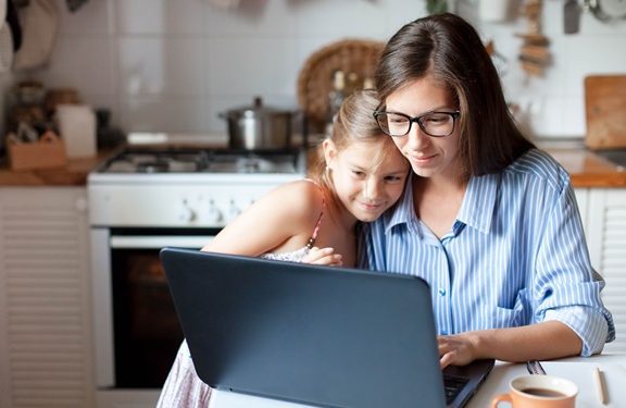 Experta detalla 10 consejos para ayudar a los niños en casa durante las vacaciones