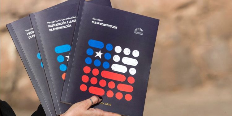 Empate técnico: encuesta CEP afirma que un 25 % aprobaría la nueva Constitución, 27 % rechazaría y 37 % aún no decide