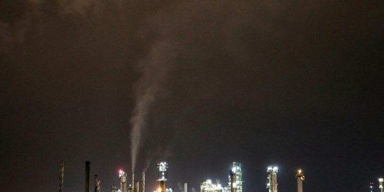 Este 31 de julio ENAP Concón tendrá que decidir o se arriesga a millonarias multas o paralizan parte de su operación