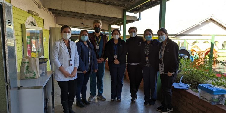 Equipos médicos del Hospital de Quintero acuden a terreno a evaluar a la comunidad escolar ante episodios de contingencia ambiental