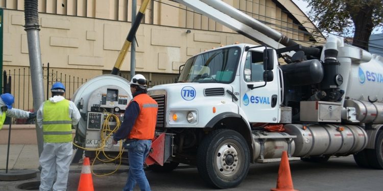 Equipos de Esval se mantienen en alerta ante llegada de sistema frontal en la región de Valparaíso