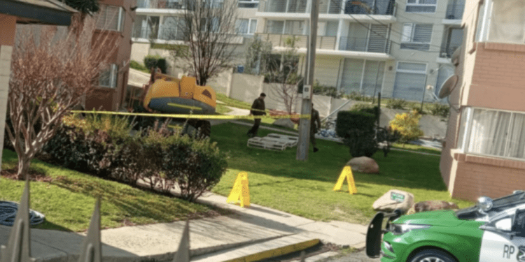 Trabajador pierde el equilibrio y fallece al caer desde quinto piso de edificio en Villa Alemana