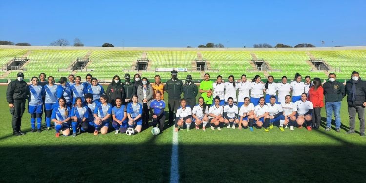 Gendarmería e IND firman convenio para uso del estadio Elías Figueroa de Valparaíso