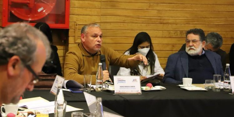 Rodrigo Mundaca se reúne con gobernadores del país para avanzar en el proceso de traspaso de competencias
