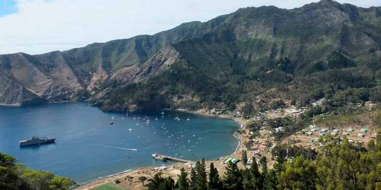 Colegio insular Robinson Crusoe en toma por abandono de los últimos gobiernos: cuestionan gestión del SLEP