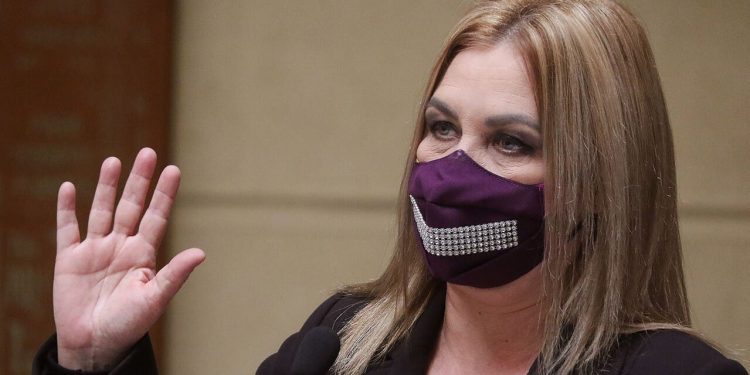 Diputada Jiles pide esclarecer caso Gabinete Irina Karamanos y oficia a la directora administrativa de la Presidencia: «No se le puede seguir tomando el pelo a la gente»