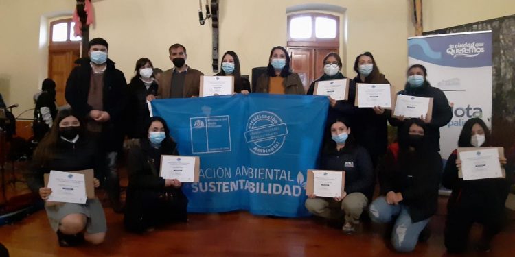 Quince establecimientos educacionales de la provincia de Quillota reciben certificación ambiental