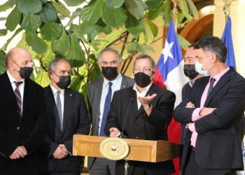 Parlamentarios de todos los partidos apoyan al alcalde de Puchuncaví a exigir al Gobierno medidas para enfrentar la crisis ambiental