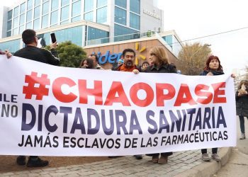 ¡Chao pase!: diputados republicanos se manifestaron frente al Congreso contra la continuidad de este sistema de bloqueo de movilidad social