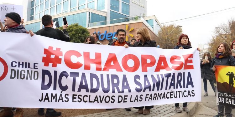 ¡Chao pase!: diputados republicanos se manifestaron frente al Congreso contra la continuidad de este sistema de bloqueo de movilidad social