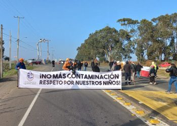 Fiscalía despacha a la PDI carpeta de causas de estudiantes y profesores intoxicados por gases en Quintero y Puchuncaví