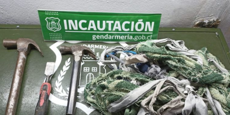 Gendarmes desbaratan plan de fuga desde cárcel de Quillota: martillos, un alicate y una cuerda artesanal de 20 metros se decomisaron en el lugar