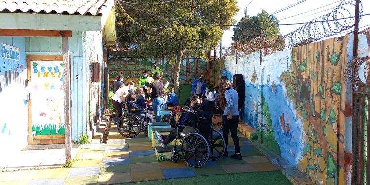 En menos de una semana: estudiantes y profesores son atendidos en Hospital Adriana Cousiño por presentar síntomas de intoxicación