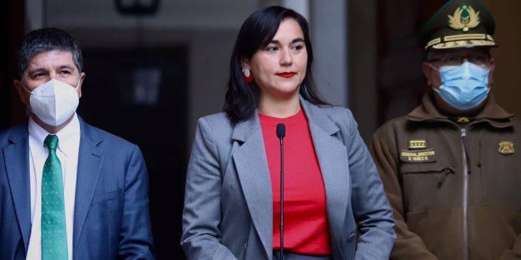 Director de Carabineros confirma que la institución está absolutamente sujeta a la autoridad civil