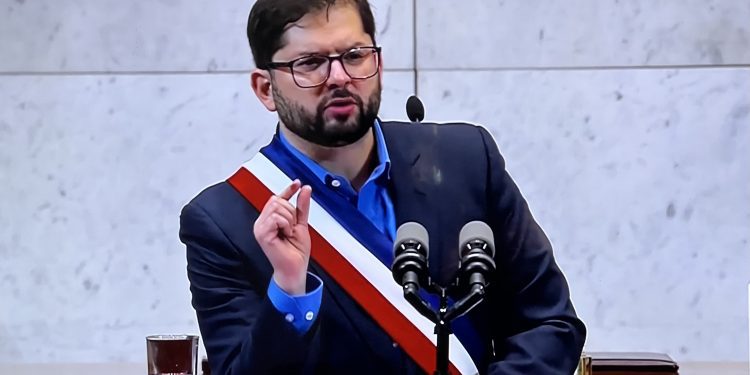 Primera cuenta pública de Boric: Presidente confirma proyecto ferroviario que une Valparaíso y Santiago