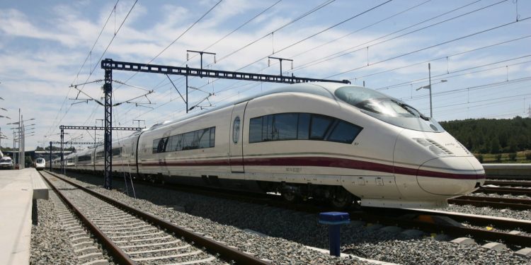 Ministro de Transportes confirma que el servicio de tren Valparaíso-Santiago estaría para el 2030