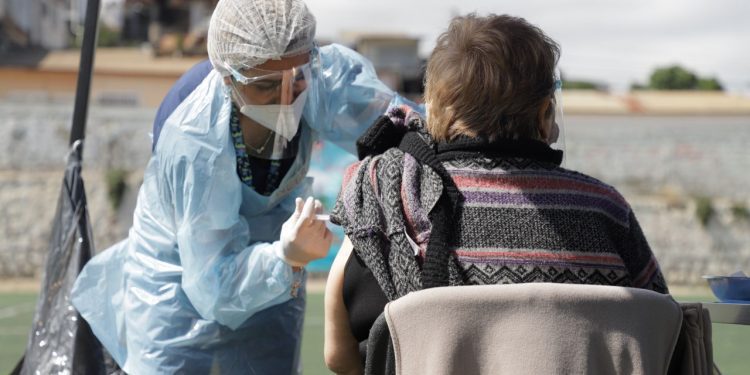 Aumento de vacunación Covid-19: horarios extendidos del área de salud municipal de Valparaíso arroja resultados positivos
